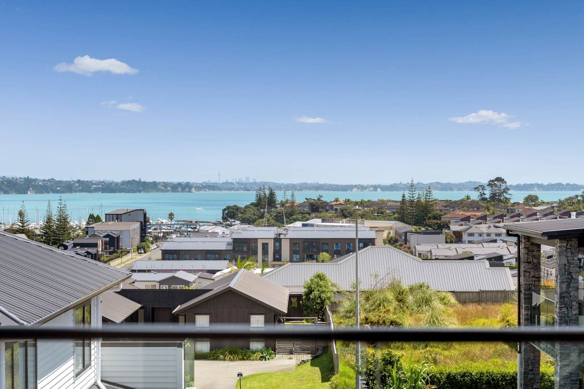 55 Eighth View Avenue, Beachlands, Auckland - Carousel 2