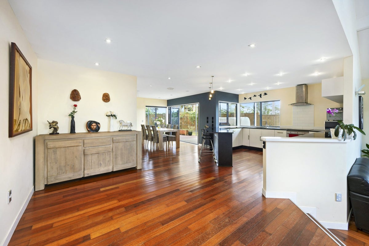 42 Kestrel Heights, Arkles Bay, Whangaparaoa - Carousel 2