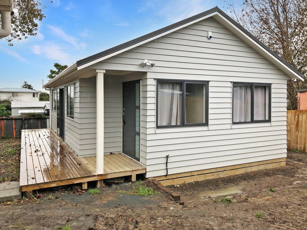 121 Flanshaw Road, Te Atatu South, Auckland - Carousel 1
