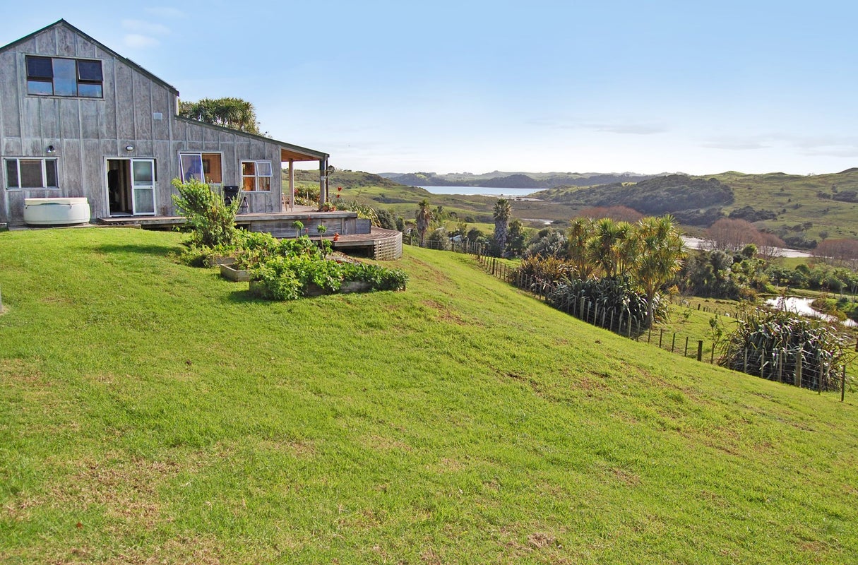 32 Waterview Crescent, Kaiwaka - Carousel 1