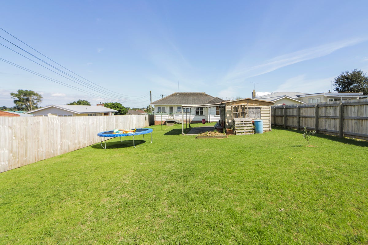 15 Putini Road, Mangere Bridge, Auckland - Carousel 2