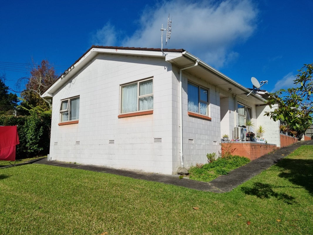 2 Konini Road, Titirangi, Auckland - Carousel 1