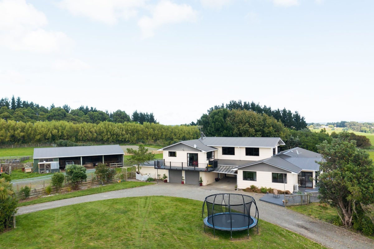 121 Mount Stewart Halcombe Road, Sanson, Palmerston North - Carousel 1