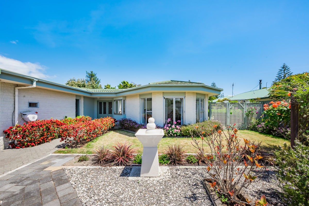 20 Freyberg Crescent, Waikanae Beach, Waikanae - Carousel 2