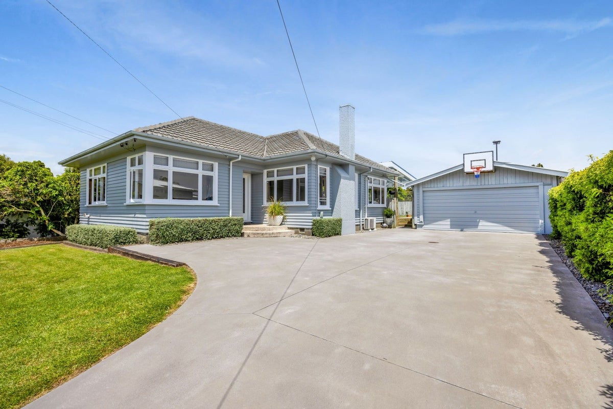 9 Omata Road, Westown, New Plymouth - Carousel 1
