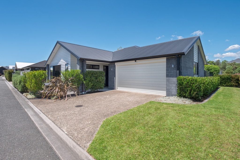 2 Sable Lane, Pyes Pa, Tauranga - Carousel 1