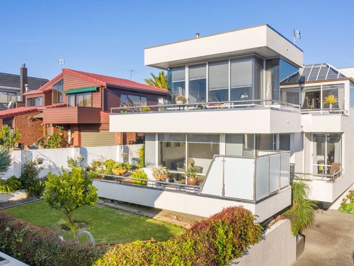 14 Takutai Avenue, Bucklands beach, Auckland - Carousel 1