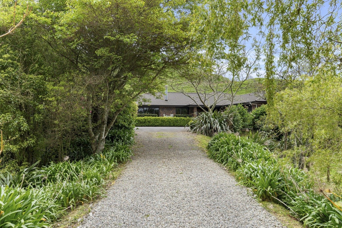 863 Tarata Road, Kaimata, Inglewood - Carousel 2