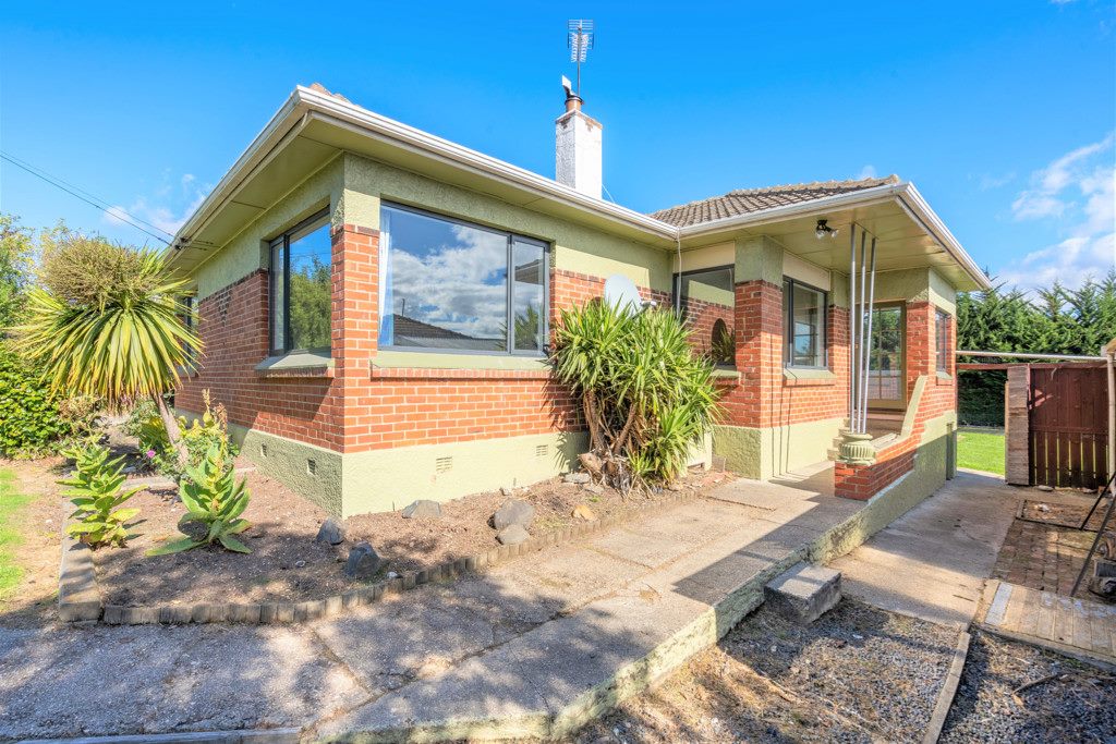 16 Quarry Road, Green Island, Dunedin - Carousel 2
