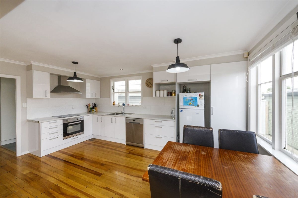 24 Fairs Road, Milson, Palmerston North - Carousel 2
