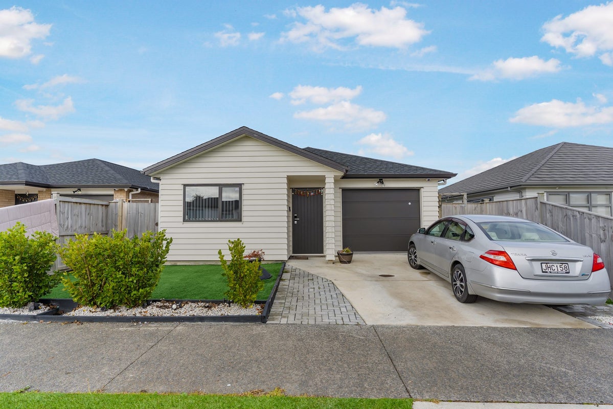 14 Silver Beech Street, Takanini, Auckland - Carousel 1