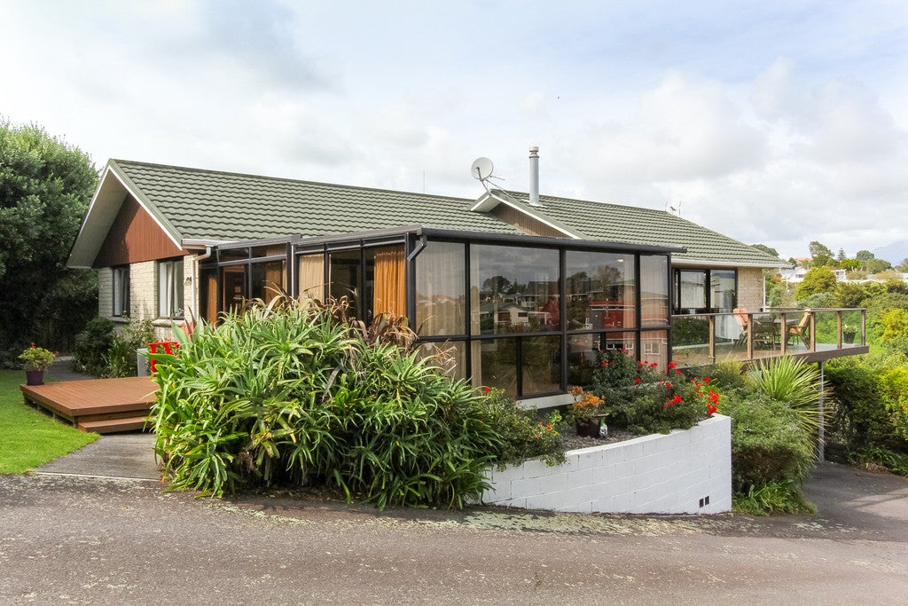 88D Dorset Avenue, Lynmouth, New Plymouth - Carousel 1