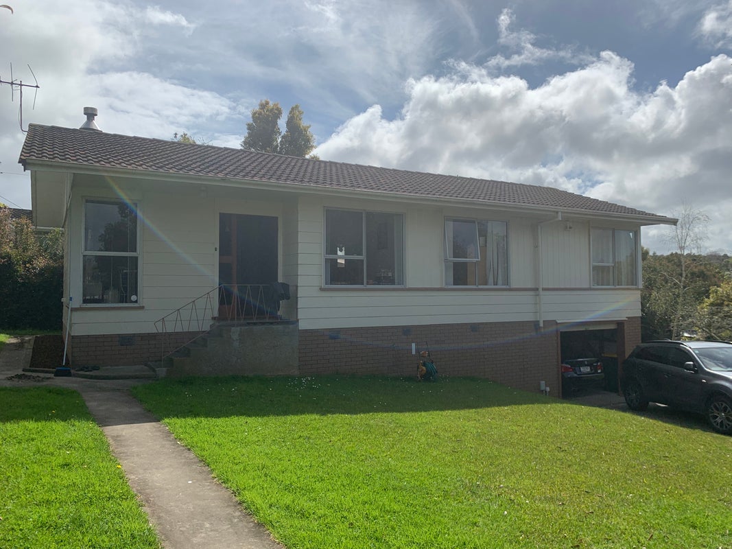 11 Cockayne Crescent, Sunnynook, Auckland - Carousel 1