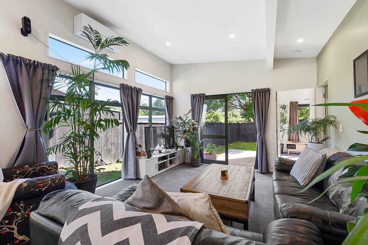 25A Downes Street, Titahi Bay, Porirua - Carousel 2
