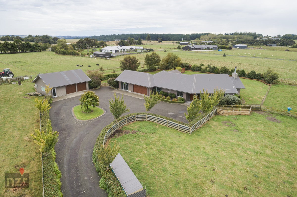 17 James Road, Halcombe, Feilding - Carousel 1