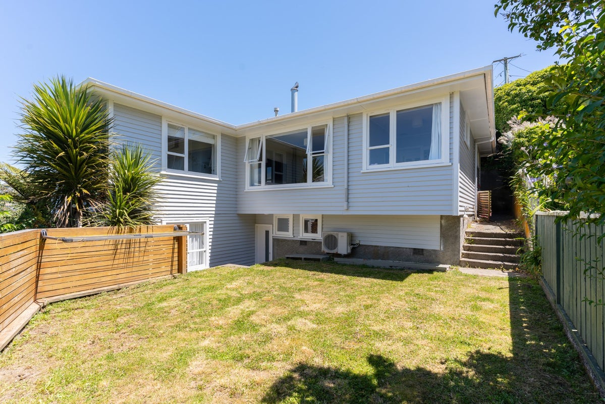 39 Prospect Terrace, Johnsonville, Wellington - Carousel 1