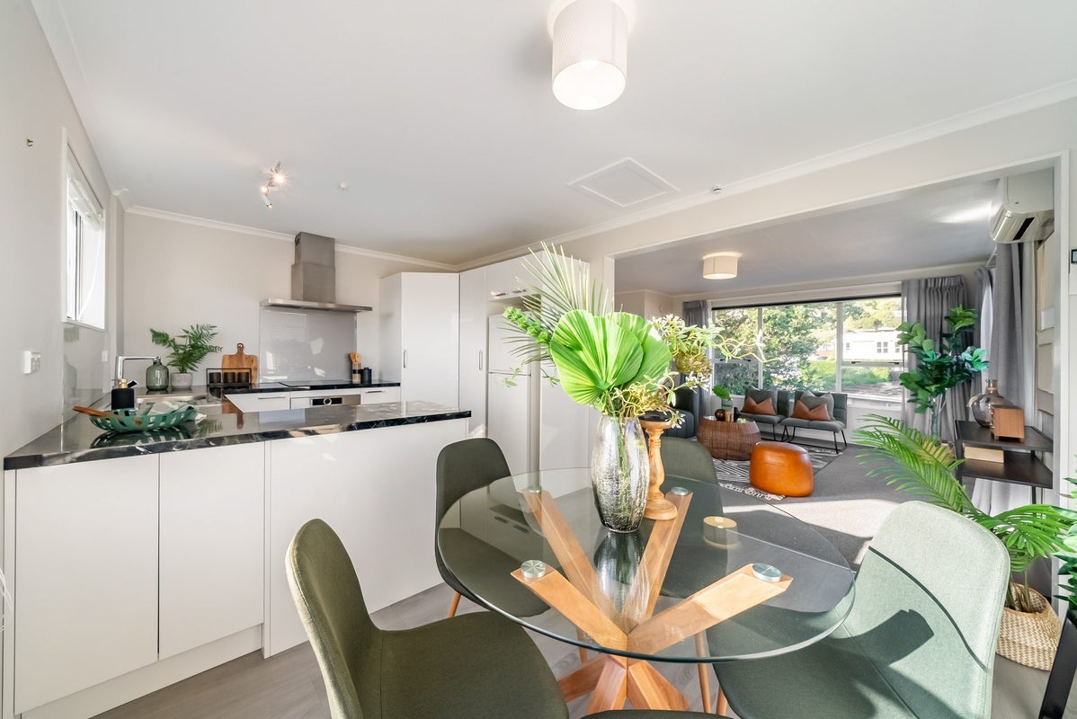 3/1 Cluny Road, Plimmerton, Porirua - Carousel 1