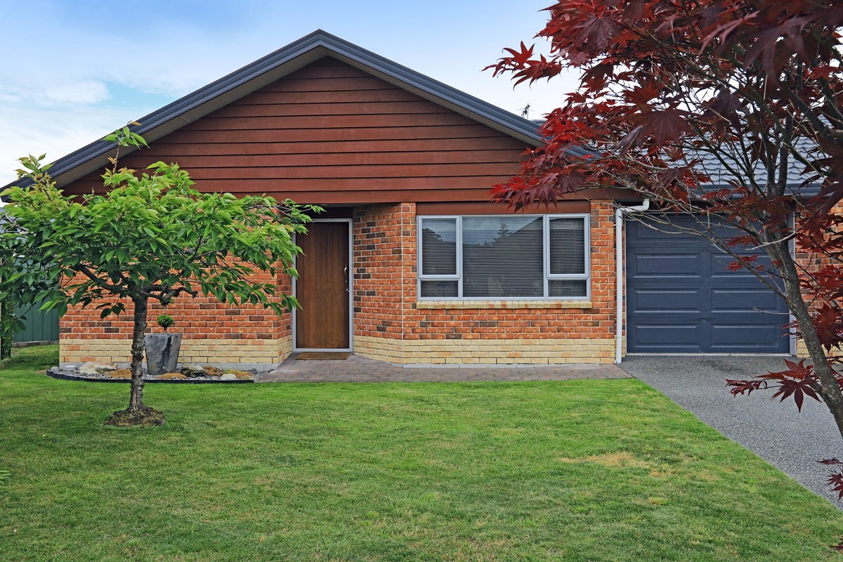 27/1232 HOWARD STREET, PARKVALE, HASTINGS - Carousel 1