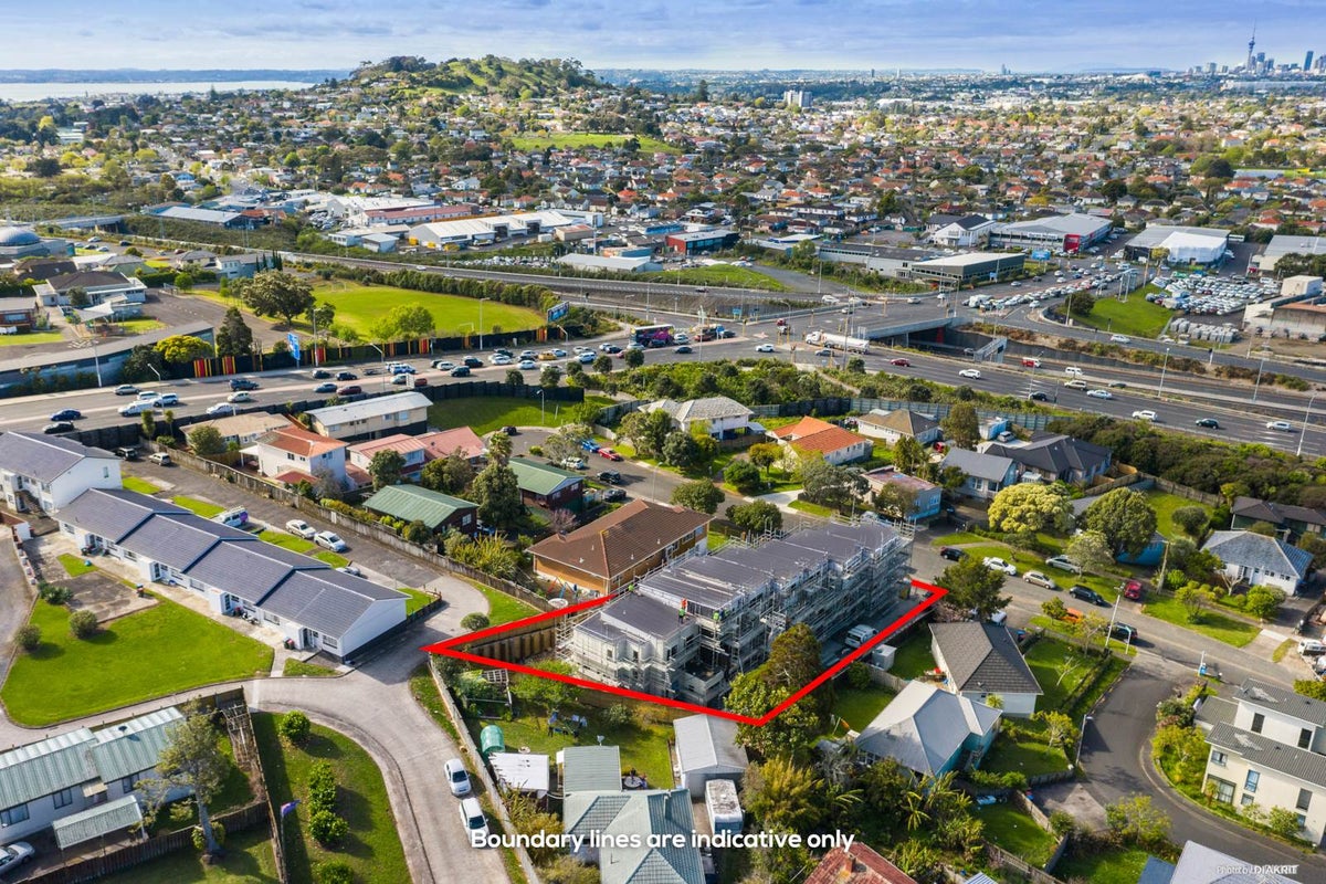 1/56 Ernie Pinches Street, Mount Roskill, Auckland - Carousel 13