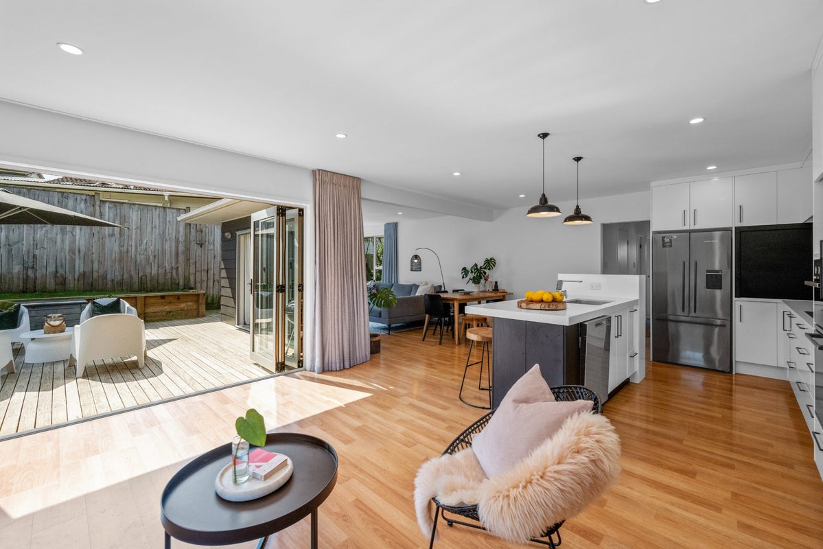 21 Thorp Street, Saint Johns, Auckland - Carousel 2