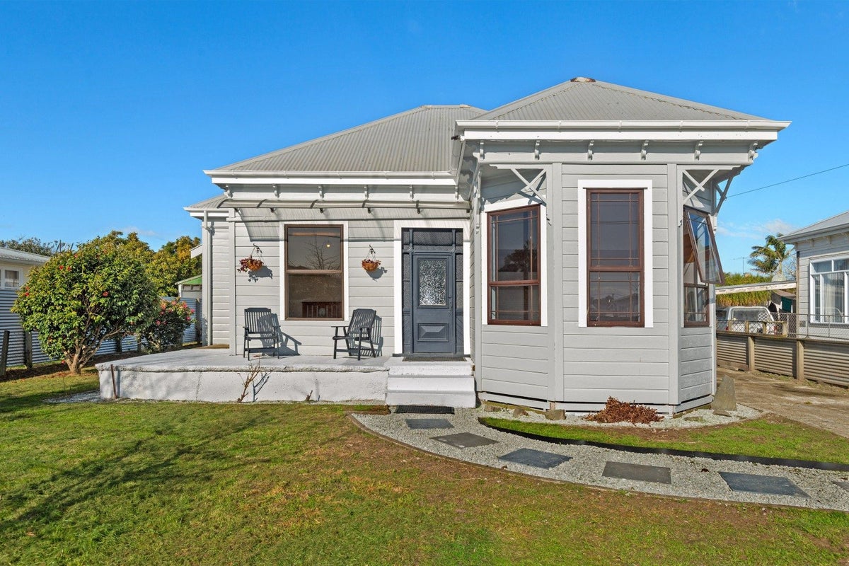 8 Waverley Street, Elgin, Gisborne - Carousel 1