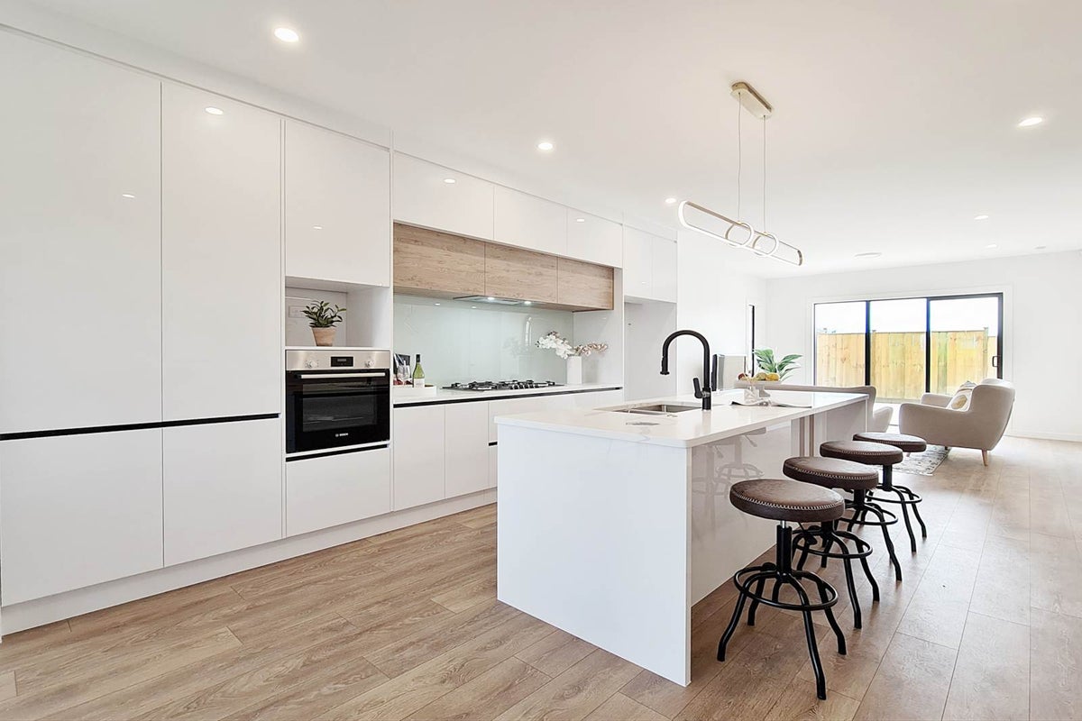 12 Frontier Lane, Flat Bush, Auckland - Carousel 2