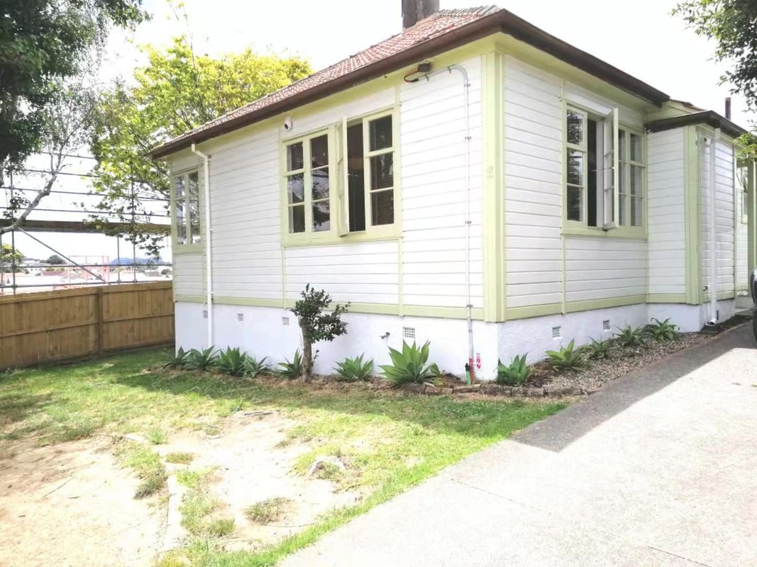 8 Burnett Avenue, Mount Roskill, Auckland - Carousel 10