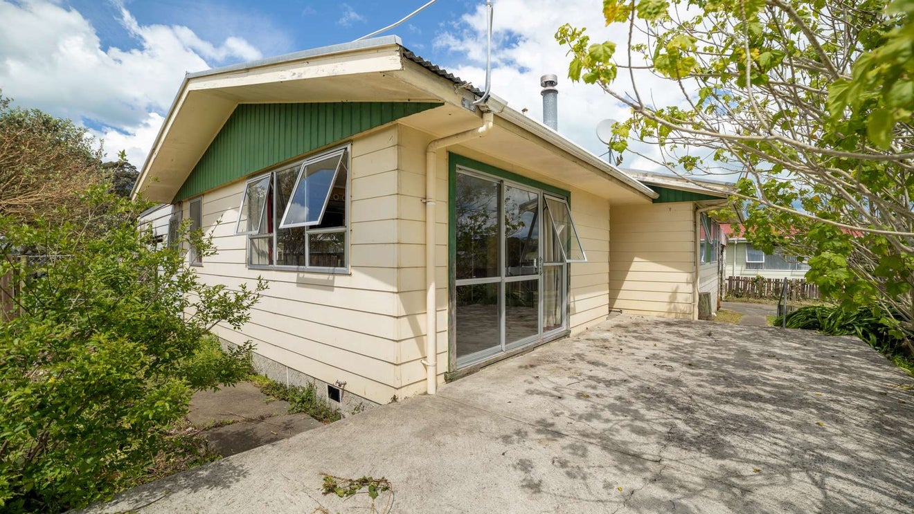 31 Newton Street, Outer Kaiti, Gisborne - Carousel 1