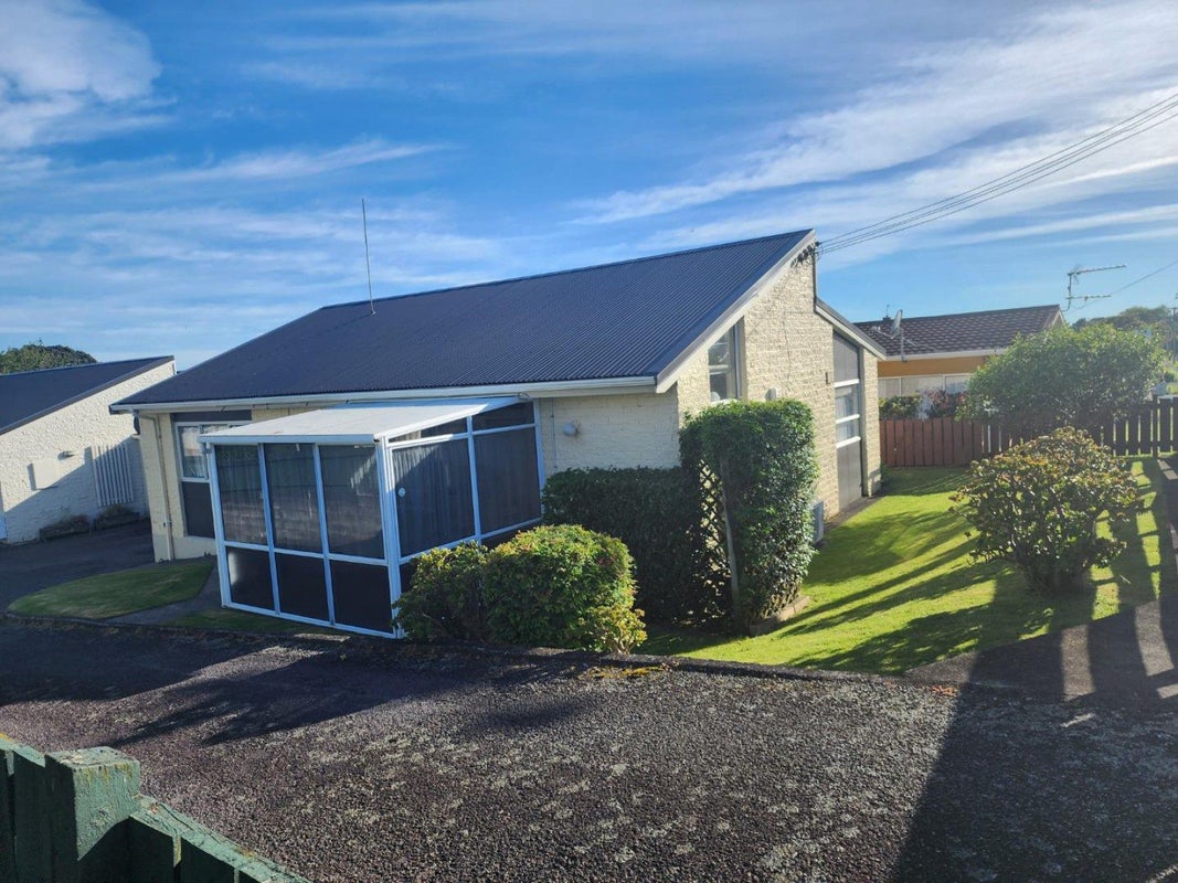 1/143 Lemon Street, Strandon, New Plymouth - Carousel 1