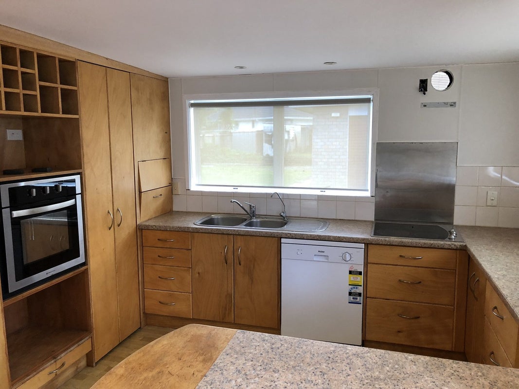 2 Kervil Avenue, Te Atatu Peninsula, Auckland - Carousel 10