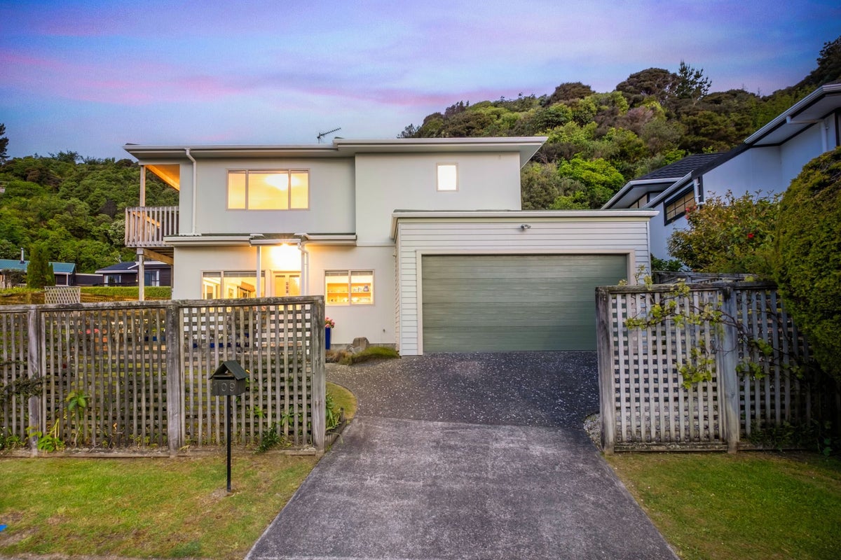 109 Eskdale Road, Papakowhai, Porirua - Carousel 1