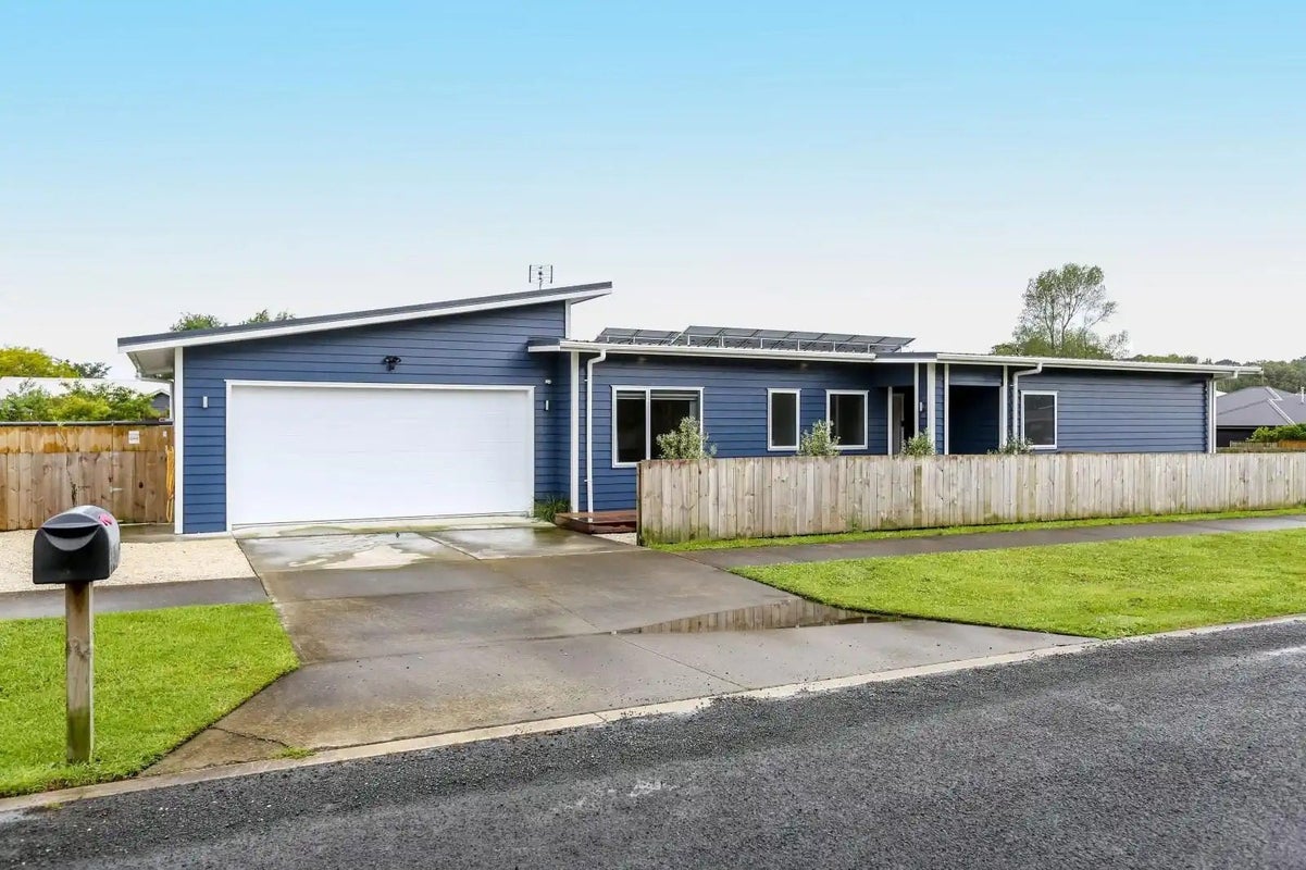 39 Smith Street, Lepperton, New Plymouth - Carousel 12