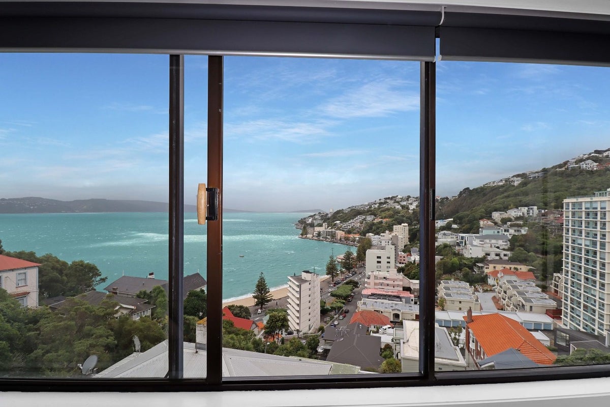 6/2 Oriental Terrace, Mount Victoria, Wellington - Carousel 1