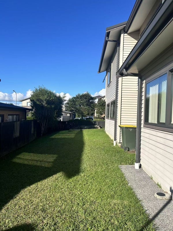 3 Joseph Street, Flat Bush, Auckland - Carousel 16