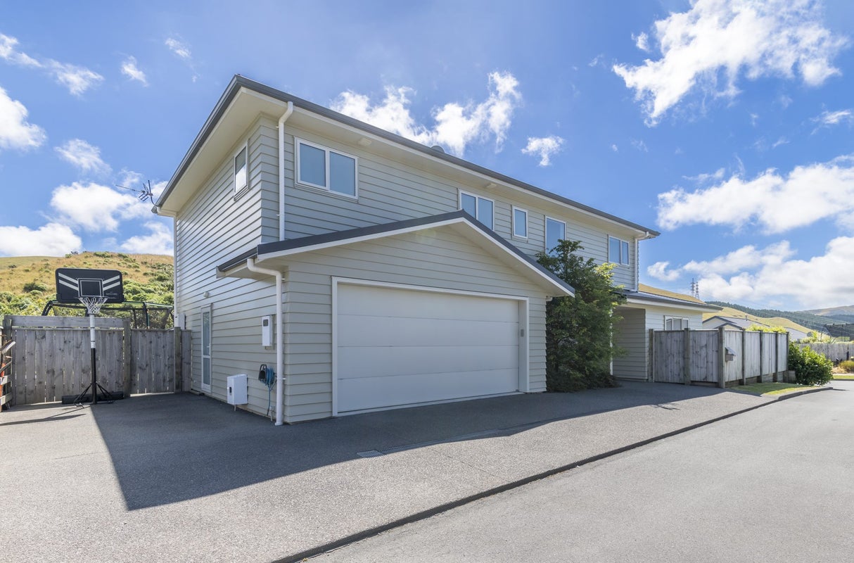 4 Foxham Terrace, Churton Park, Wellington - Carousel 1