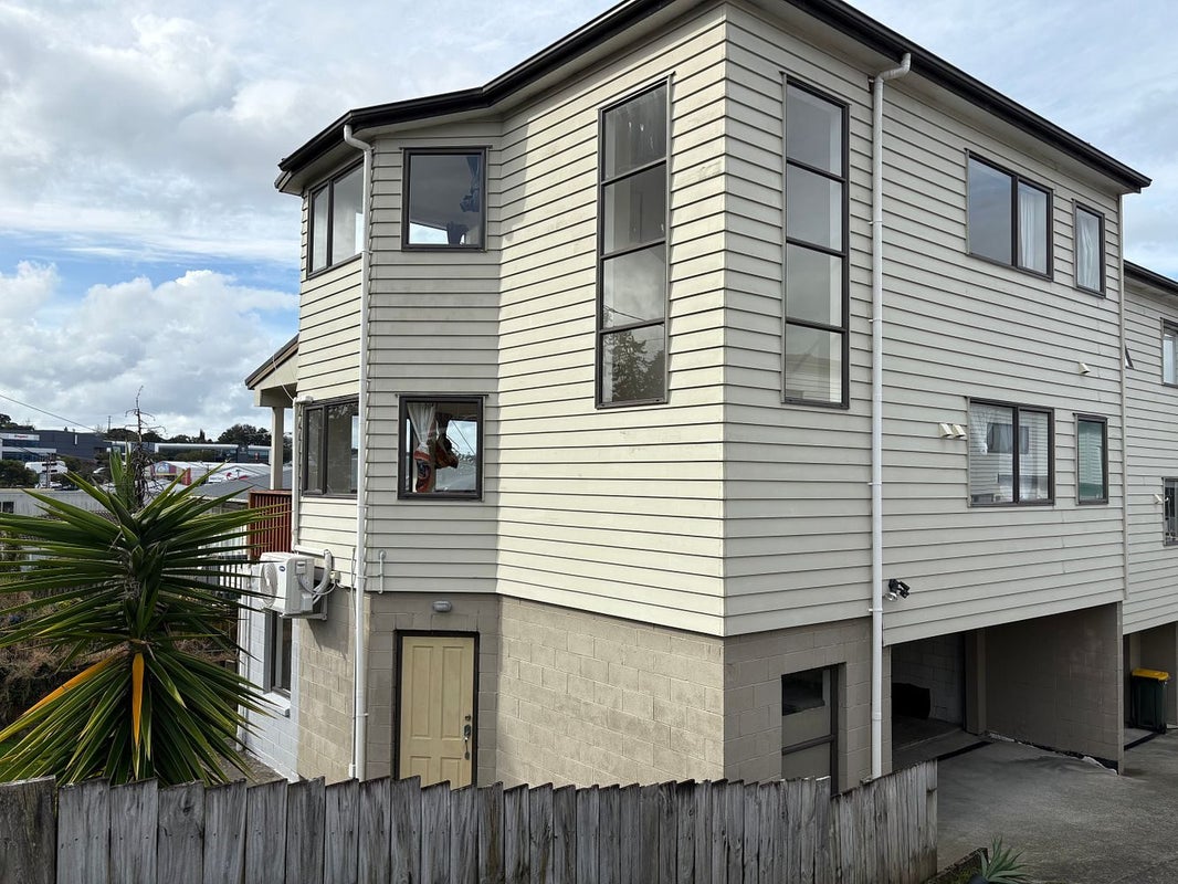 9A Woodall Place, Totara Vale, Auckland - Carousel 1