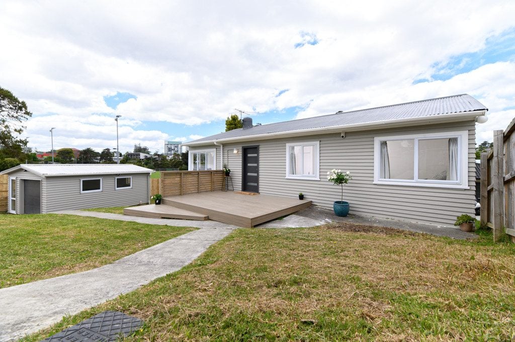 46 Glendale Road, Glen Eden, Auckland - Carousel 1