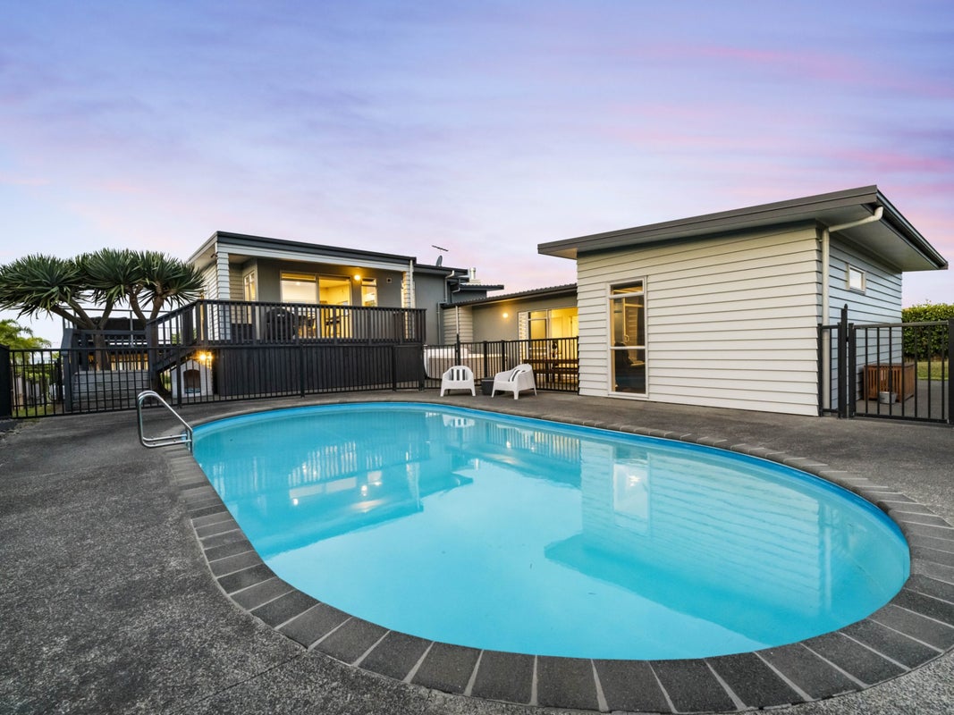 6 Intrepid Crescent, Beachlands, Auckland - Carousel 1