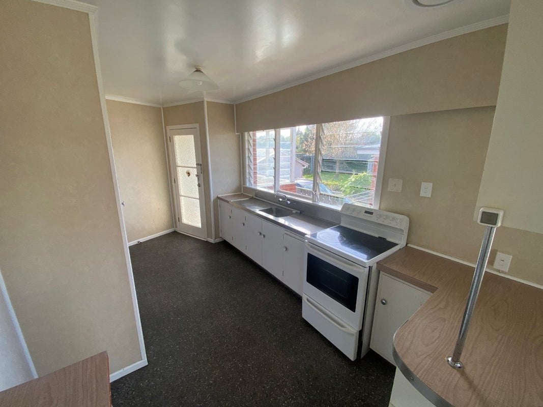5 Roseburg Street, Fairfield, Hamilton - Carousel 2