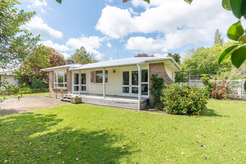 24 Southsea Crescent, Silverdale, Hamilton - Carousel 1