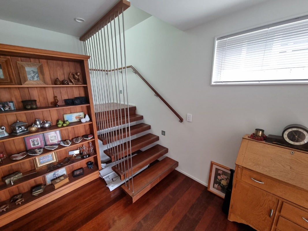 220 Queens Drive, Lyall Bay, Wellington - Carousel 2