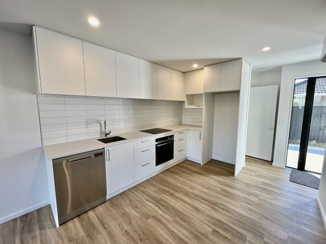 2/176 Hastings Street East, Waltham, Christchurch - Carousel 2