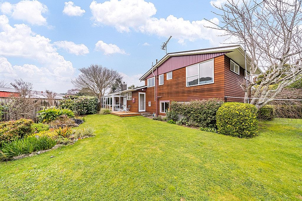 7 Venetia Way, Totara Park, Upper Hutt - Carousel 2