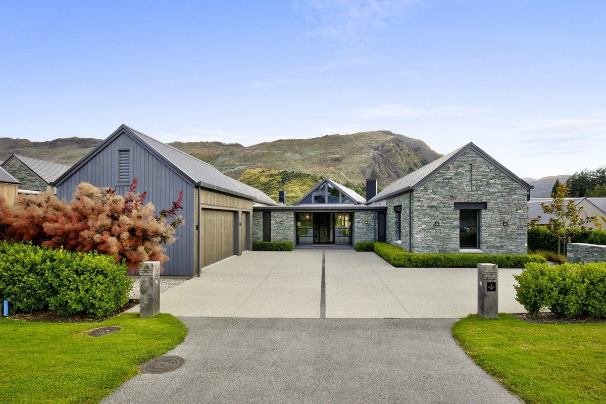 2 Dalgleish Lane, Arrowtown, Arrowtown - Carousel 1