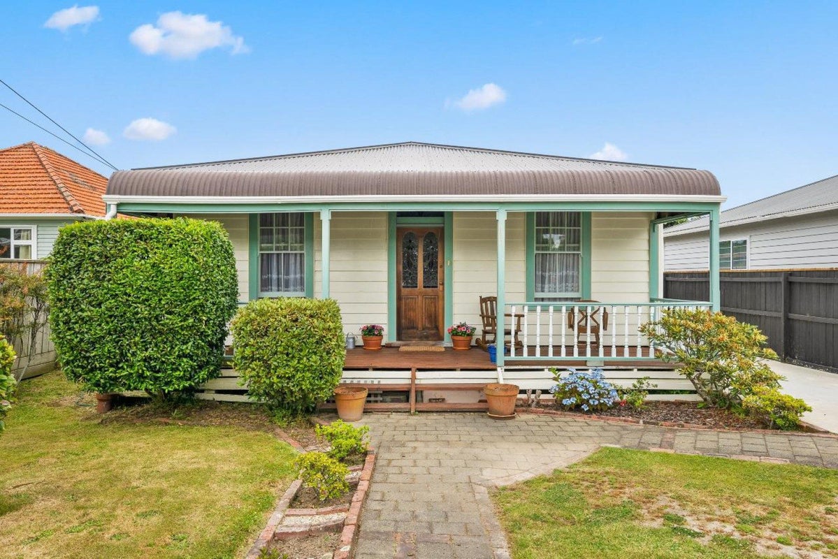 18 York Street, Moera, Lower Hutt - Carousel 1