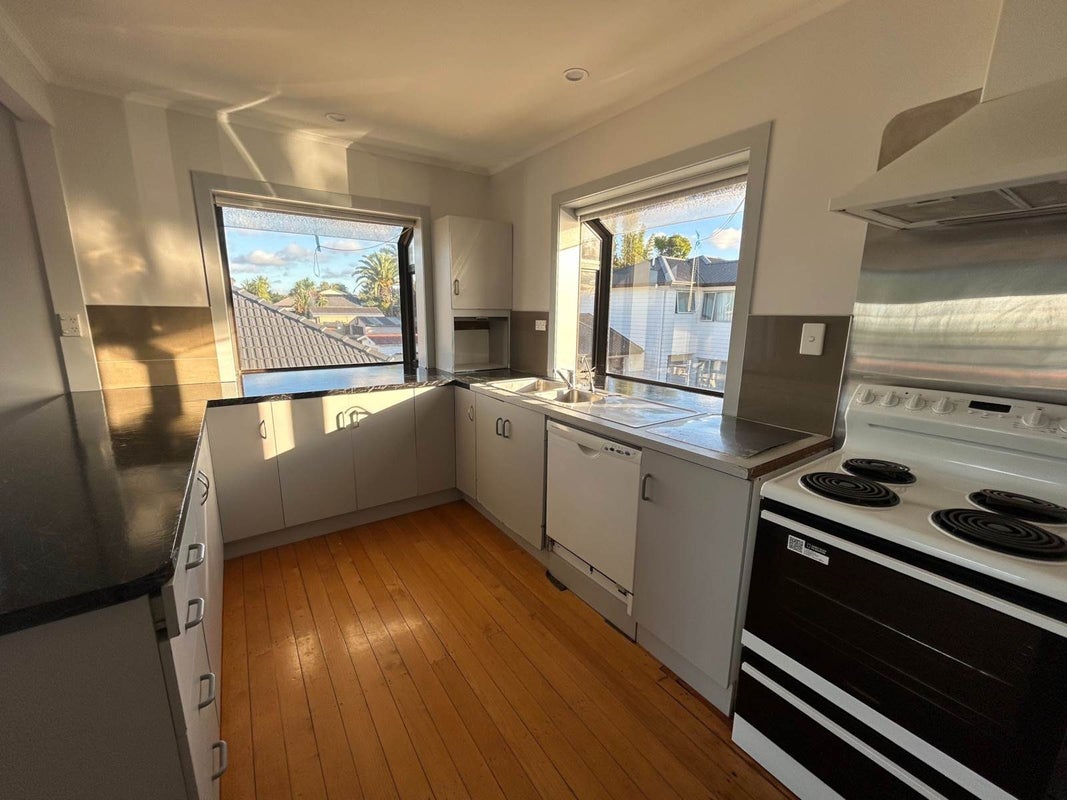 24 Kervil Avenue, Te Atatu Peninsula, Auckland - Carousel 2