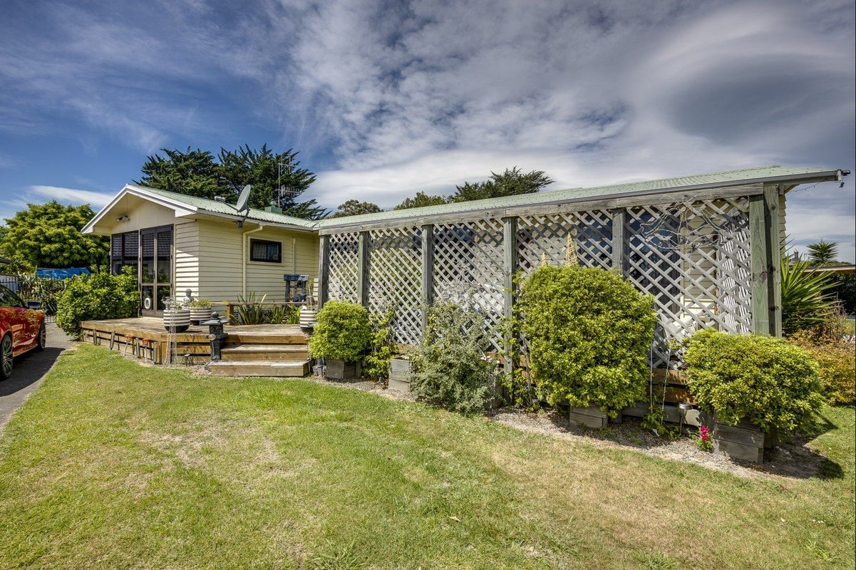 27 Exeter Crescent, Pirimai, Napier - Carousel 2