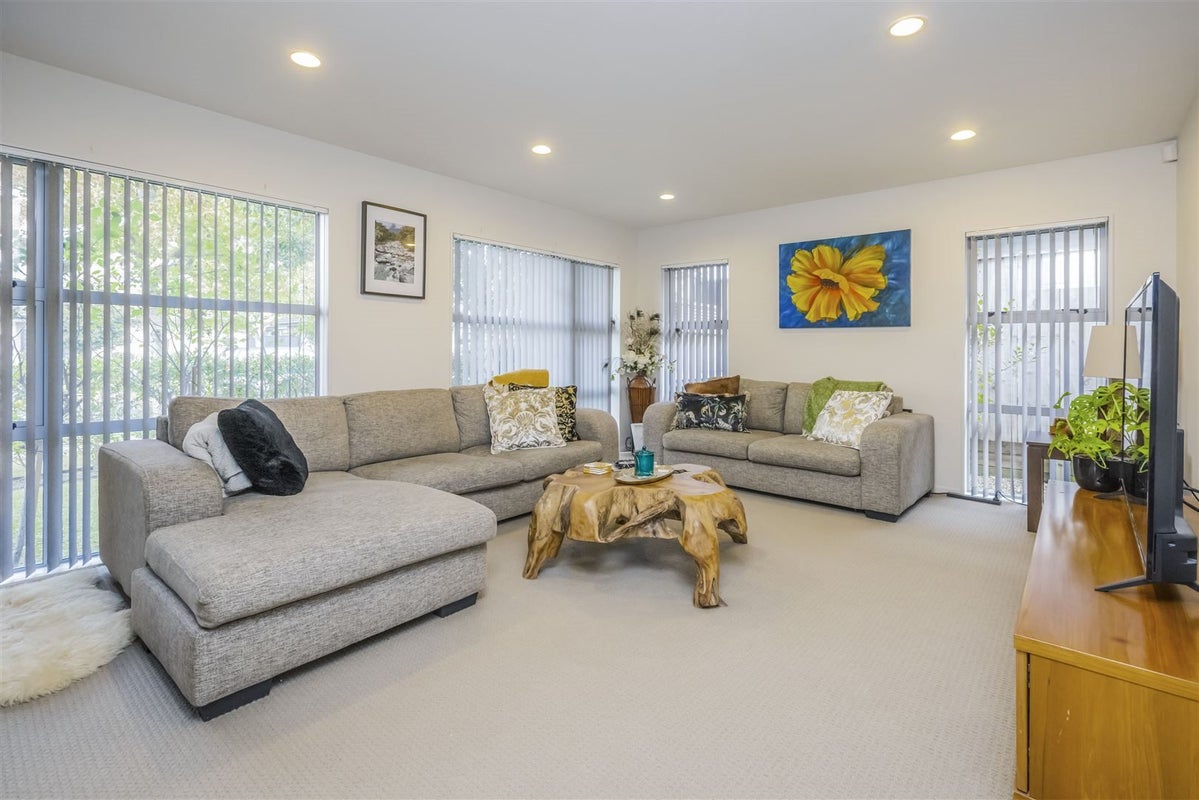 48 Pickaberry Avenue, Karaka, Papakura - Carousel 2