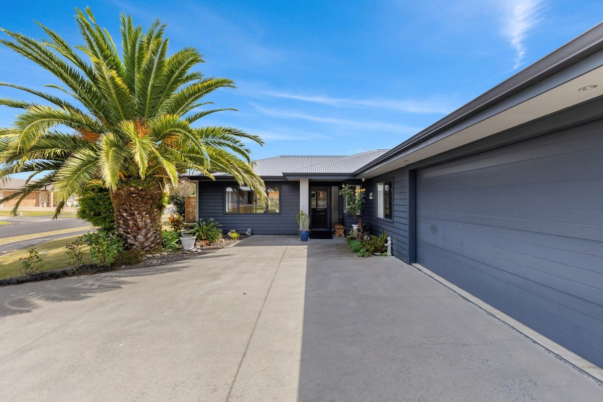 7 Kauri Grove, Paeroa, Paeroa - Carousel 1