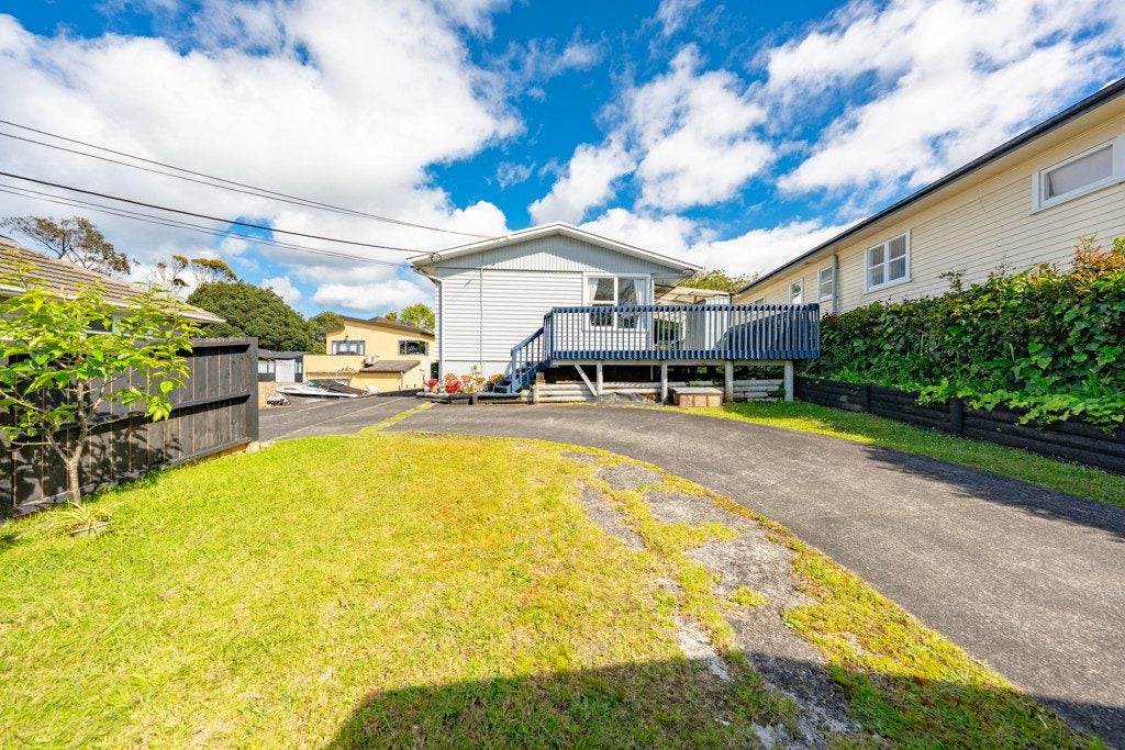 1/84 Sunnynook Road, Sunnynook, Auckland - Carousel 1